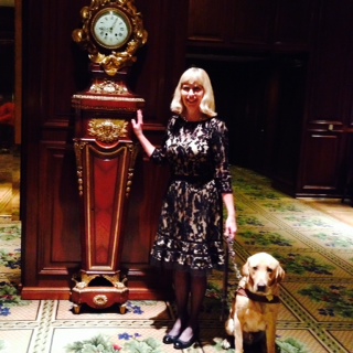 Porsche&NancyAtDallasHotelByClock2014